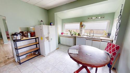 305 4Th Avenue, Cranbrook, BC - Indoor