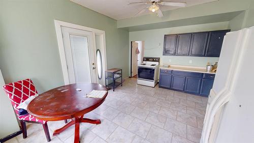 305 4Th Avenue, Cranbrook, BC - Indoor