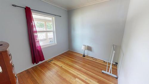 305 4Th Avenue, Cranbrook, BC - Indoor