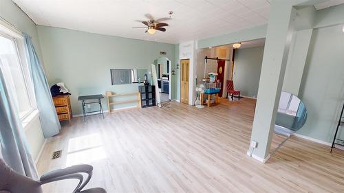 305 4Th Avenue, Cranbrook, BC - Indoor