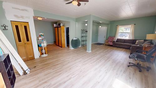 305 4Th Avenue, Cranbrook, BC - Indoor