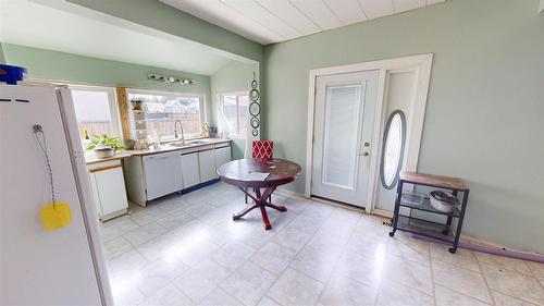 305 4Th Avenue, Cranbrook, BC - Indoor