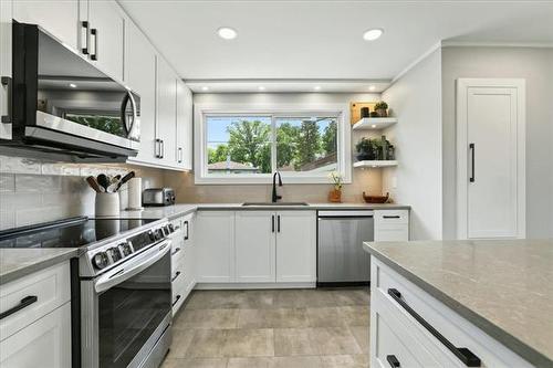 622 Greene Ave, Winnipeg, MB - Indoor Photo Showing Kitchen With Upgraded Kitchen