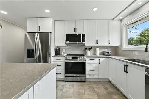 622 Greene Ave, Winnipeg, MB - Indoor Photo Showing Kitchen With Upgraded Kitchen
