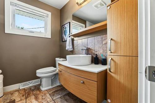 622 Greene Ave, Winnipeg, MB - Indoor Photo Showing Bathroom