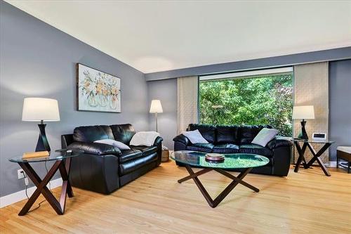 622 Greene Ave, Winnipeg, MB - Indoor Photo Showing Living Room