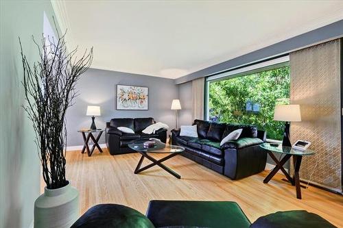 622 Greene Ave, Winnipeg, MB - Indoor Photo Showing Living Room