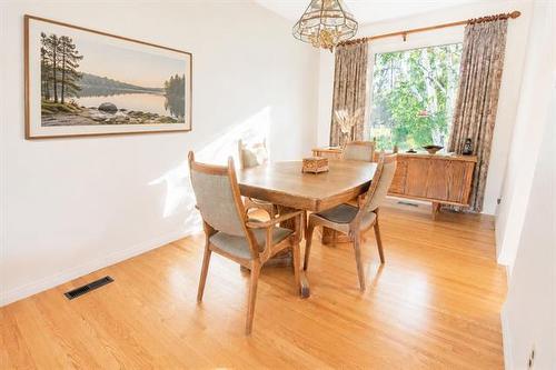 14 Lansdowne Ave, Pinawa, MB - Indoor Photo Showing Dining Room