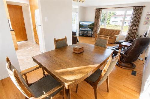 14 Lansdowne Ave, Pinawa, MB - Indoor Photo Showing Dining Room