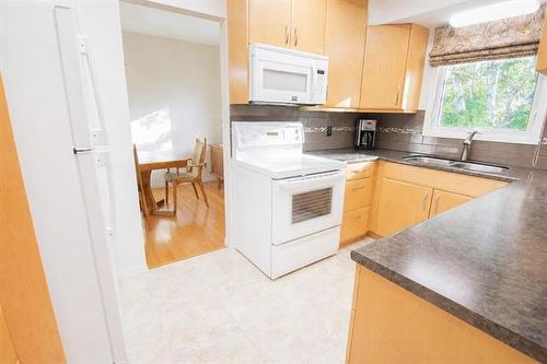 14 Lansdowne Ave, Pinawa, MB - Indoor Photo Showing Kitchen With Double Sink