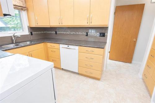 14 Lansdowne Ave, Pinawa, MB - Indoor Photo Showing Kitchen With Double Sink