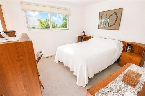 14 Lansdowne Ave, Pinawa, MB - Indoor Photo Showing Bedroom