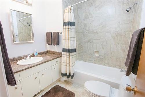 14 Lansdowne Ave, Pinawa, MB - Indoor Photo Showing Bathroom
