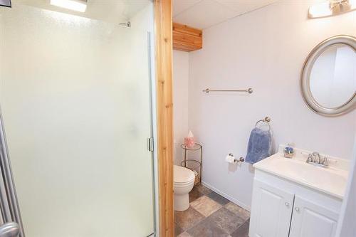 14 Lansdowne Ave, Pinawa, MB - Indoor Photo Showing Bathroom