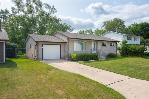 14 Lansdowne Ave, Pinawa, MB - Outdoor With Facade