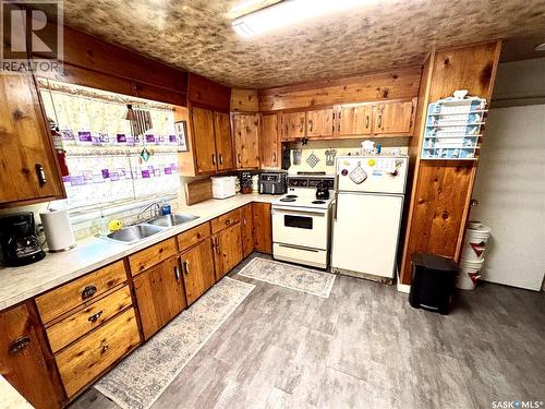 465 1St Avenue S, Duck Lake, SK - Indoor Photo Showing Kitchen With Double Sink