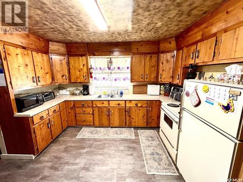 465 1St Avenue S, Duck Lake, SK - Indoor Photo Showing Kitchen
