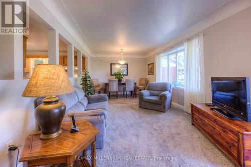 135 Byron Avenue, Kitchener, ON - Indoor Photo Showing Living Room