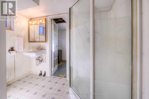 135 Byron Avenue, Kitchener, ON - Indoor Photo Showing Bathroom