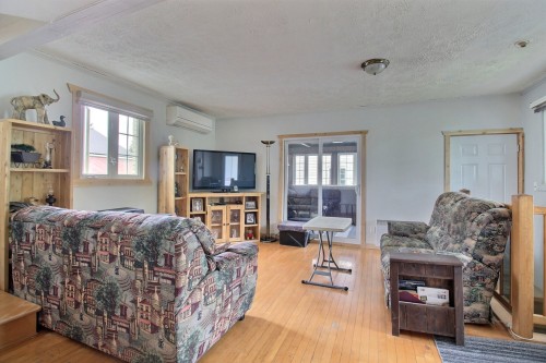 Salon - 89 Route 271 N., Saint-Éphrem-De-Beauce, QC - Indoor Photo Showing Living Room