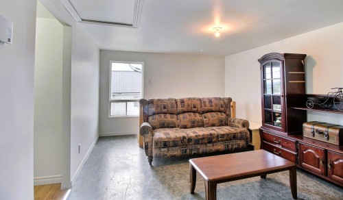 Salle familiale - 89 Route 271 N., Saint-Éphrem-De-Beauce, QC - Indoor