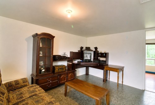 Salle familiale - 89 Route 271 N., Saint-Éphrem-De-Beauce, QC - Indoor