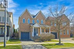 68 MCNICOL CRESCENT Ajax, ON L1Z 1Y8