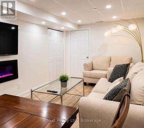 3093 Mcdowell Drive, Mississauga, ON - Indoor