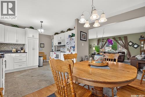 1331 Athabasca Street W, Moose Jaw, SK - Indoor Photo Showing Dining Room