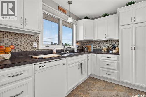 1331 Athabasca Street W, Moose Jaw, SK - Indoor Photo Showing Kitchen With Double Sink