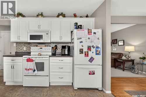 1331 Athabasca Street W, Moose Jaw, SK - Indoor Photo Showing Kitchen