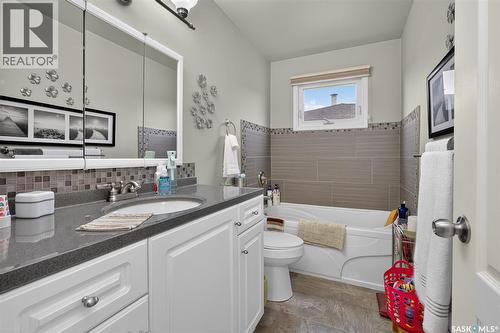 1331 Athabasca Street W, Moose Jaw, SK - Indoor Photo Showing Bathroom
