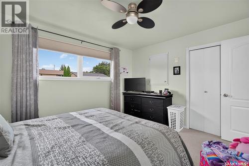 1331 Athabasca Street W, Moose Jaw, SK - Indoor Photo Showing Bedroom