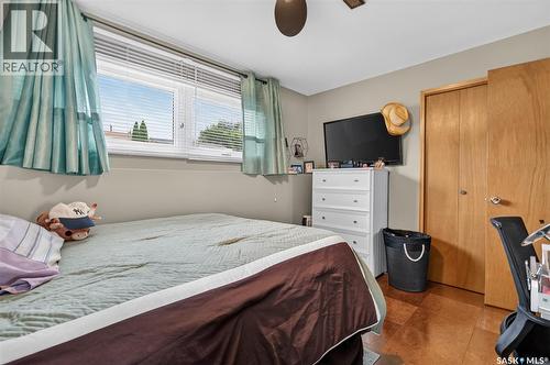 1331 Athabasca Street W, Moose Jaw, SK - Indoor Photo Showing Bedroom