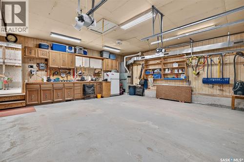 1331 Athabasca Street W, Moose Jaw, SK - Indoor Photo Showing Garage