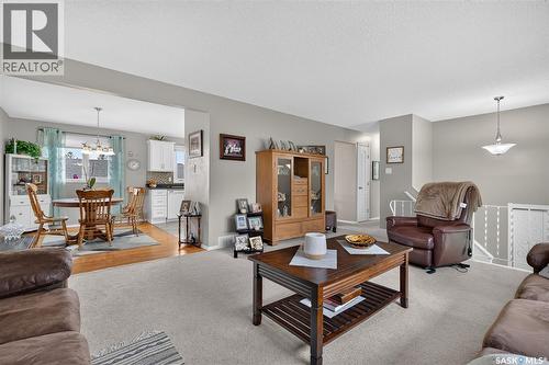 1331 Athabasca Street W, Moose Jaw, SK - Indoor Photo Showing Living Room