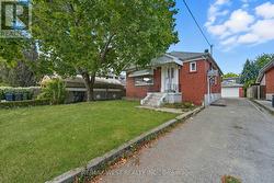38 FELTHAM AVENUE  Toronto, ON M6N 2C3