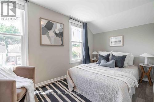 195 Wood Street E, Hamilton, ON - Indoor Photo Showing Bedroom