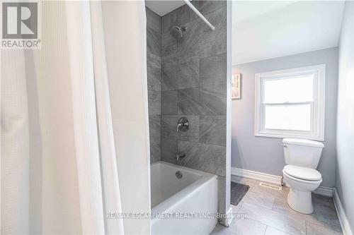 195 Wood Street E, Hamilton, ON - Indoor Photo Showing Bathroom