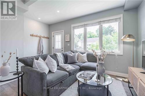 195 Wood Street E, Hamilton, ON - Indoor Photo Showing Living Room