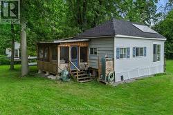 Screened in porch for morning coffee - 