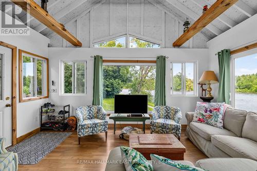 Family room - 730 Mervin Line, Cavan Monaghan (Cavan-Monaghan), ON - Indoor Photo Showing Living Room