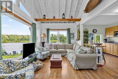 Views of the river - 730 Mervin Line, Cavan Monaghan (Cavan-Monaghan), ON - Indoor Photo Showing Living Room