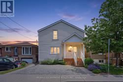 18 PROVINCE STREET N  Hamilton, ON L8H 4H4