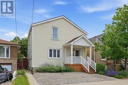 18 PROVINCE STREET N  Hamilton, ON L8H 4H4