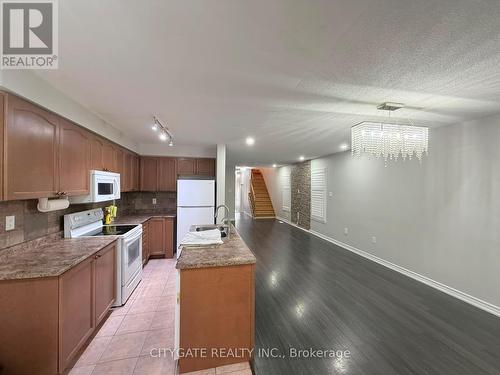 Main/Second - 124 Crystalview Crescent E, Brampton, ON - Indoor Photo Showing Kitchen
