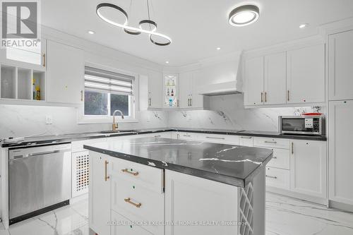 99 Benjamin Drive, Vaughan, ON - Indoor Photo Showing Kitchen