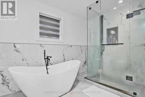 99 Benjamin Drive, Vaughan, ON - Indoor Photo Showing Bathroom