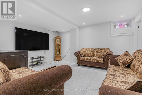 99 Benjamin Drive, Vaughan, ON - Indoor Photo Showing Living Room