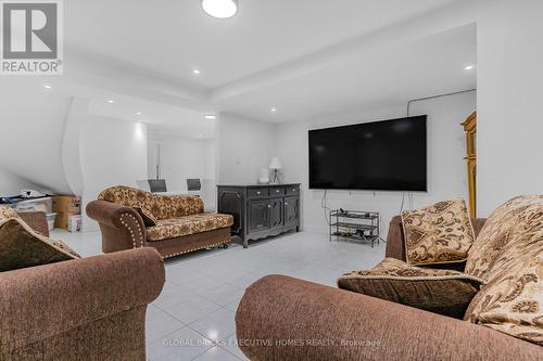 99 Benjamin Drive, Vaughan, ON - Indoor Photo Showing Living Room
